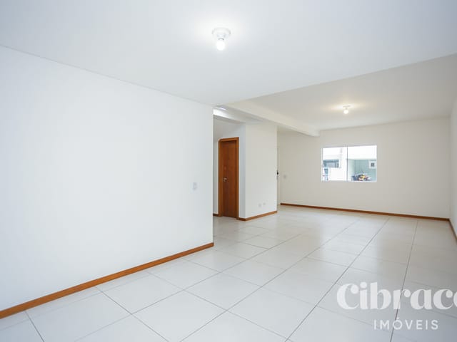 Sobrado 3 quartos e 4 banheiros, para alugar, no bairro Jardim Social em Curitiba