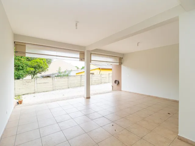 Casa 4 quartos e 3 banheiros, para alugar, no bairro Campo Comprido em Curitiba