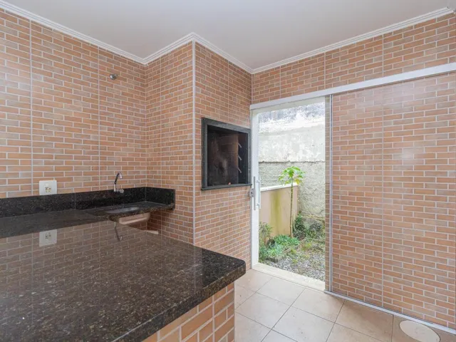 Casa 4 quartos e 3 banheiros, para alugar, no bairro Campo Comprido em Curitiba