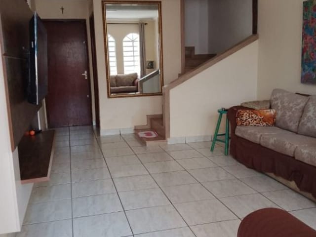 Sobrado com 125m² 3 quartos e 2 banheiros, à venda, no bairro Jardim Maria Luiza em Taboão da Serra
