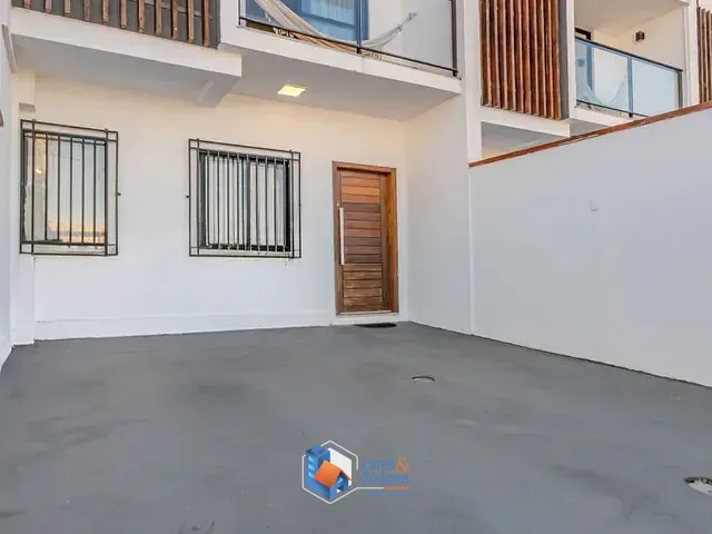 Sobrado com 118m² 3 quartos e 4 banheiros, à venda, no bairro Santa Regina em Camboriú