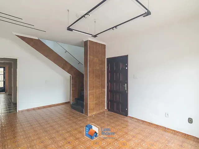 Sobrado com 210m² 3 quartos e 3 banheiros, à venda, no bairro Vila Scarpelli em Santo André