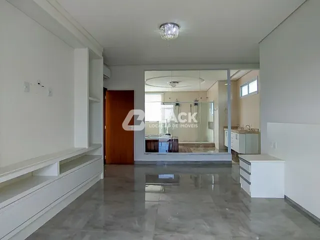 Sobrado com 500m² 4 quartos e 6 banheiros, à venda ou para alugar, no bairro Jardim Botucatu em Sorocaba