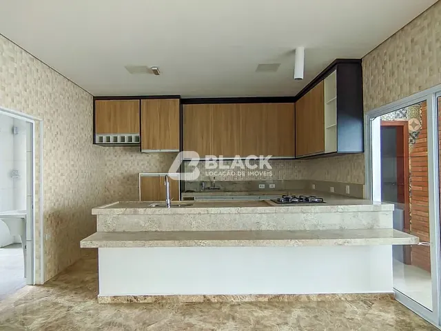 Sobrado com 500m² 4 quartos e 6 banheiros, à venda ou para alugar, no bairro Jardim Botucatu em Sorocaba