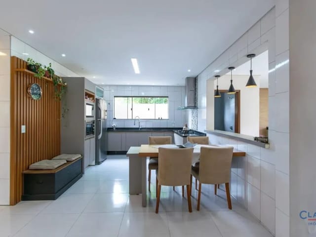 Casa 4 quartos e 5 banheiros, à venda, no bairro VILA BANCARIA em Campo Largo