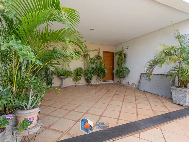 Sobrado com 238m² 4 quartos e 5 banheiros, à venda, no bairro Sorocabano em Jaboticabal