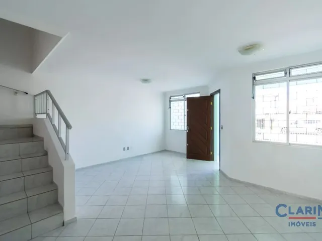 Sobrado 3 quartos e 4 banheiros, à venda, no bairro Jardim Alvorada em Campo Largo