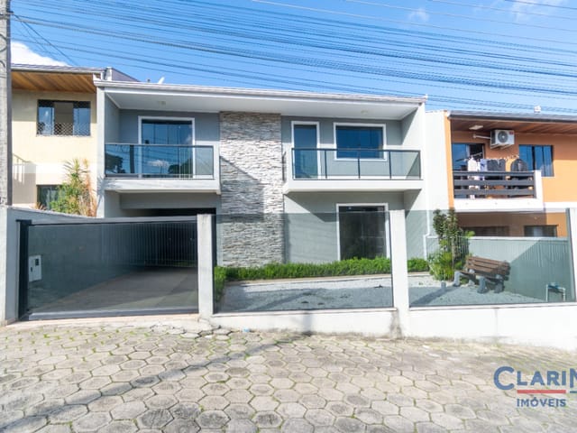 Sobrado 3 quartos e 5 banheiros, à venda, no bairro Jardim Sao Vicente em Campo Largo