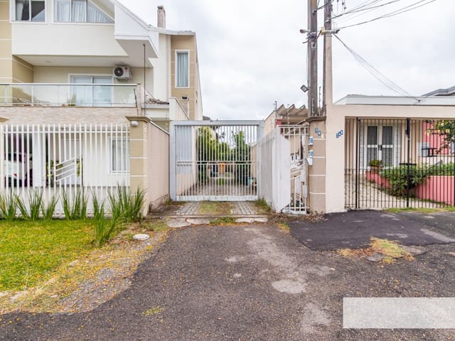 Sobrado com 181m² 3 quartos e 2 banheiros, à venda, no bairro Uberaba em Curitiba