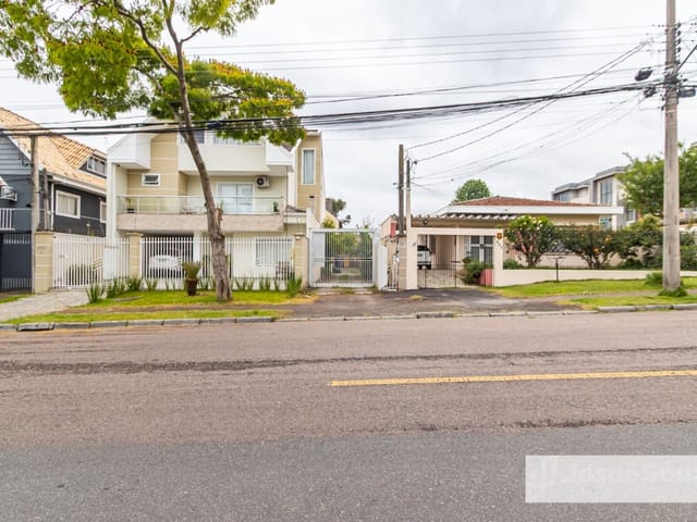 Sobrado com 181m² 3 quartos e 2 banheiros, à venda, no bairro Uberaba em Curitiba