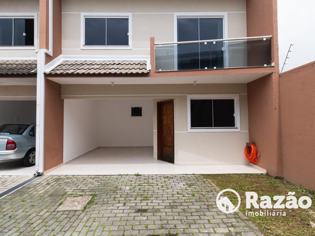 Sobrado 3 quartos e 3 banheiros, para alugar, no bairro Xaxim em Curitiba