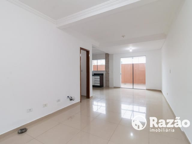 Sobrado 3 quartos e 3 banheiros, para alugar, no bairro Xaxim em Curitiba