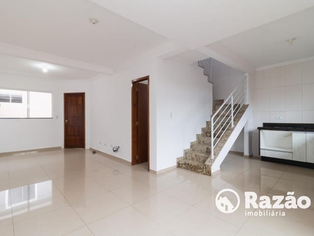 Sobrado 3 quartos e 3 banheiros, para alugar, no bairro Xaxim em Curitiba