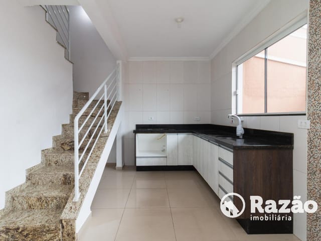 Sobrado 3 quartos e 3 banheiros, para alugar, no bairro Xaxim em Curitiba