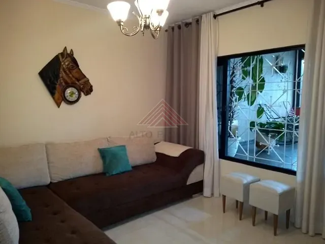 Sobrado com 247m², à venda, no bairro Jardim Zaira em Mauá