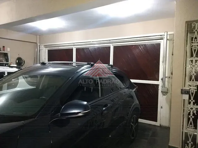 Sobrado com 247m², à venda, no bairro Jardim Zaira em Mauá