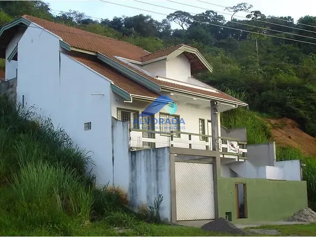 Sobrado com 360m² 4 quartos e 4 banheiros, à venda, no bairro Jardim Califórnia em Caraguatatuba