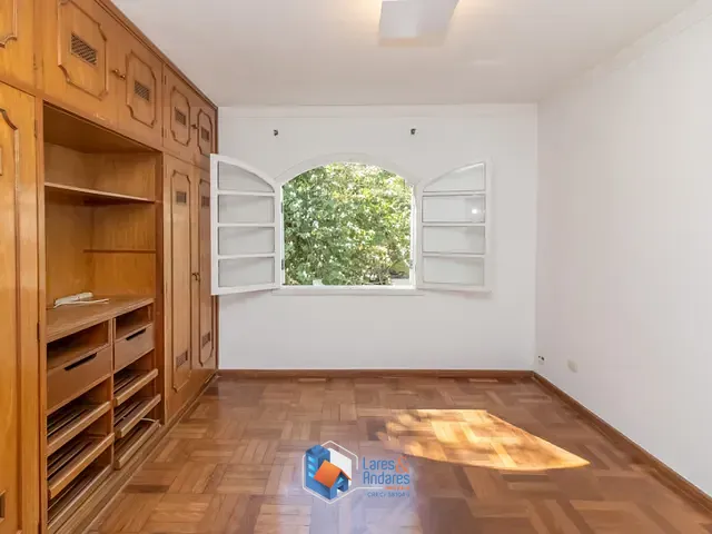 Casa com 654m² 4 quartos e 4 banheiros, à venda, no bairro Vila Morumbi em São Paulo