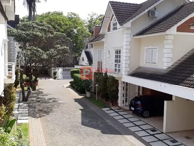 Sobrado com 300m² 4 quartos e 6 banheiros, à venda, no bairro Jardim Petrópolis em São Paulo