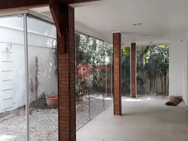Sobrado com 300m² 4 quartos e 6 banheiros, à venda, no bairro Jardim Petrópolis em São Paulo
