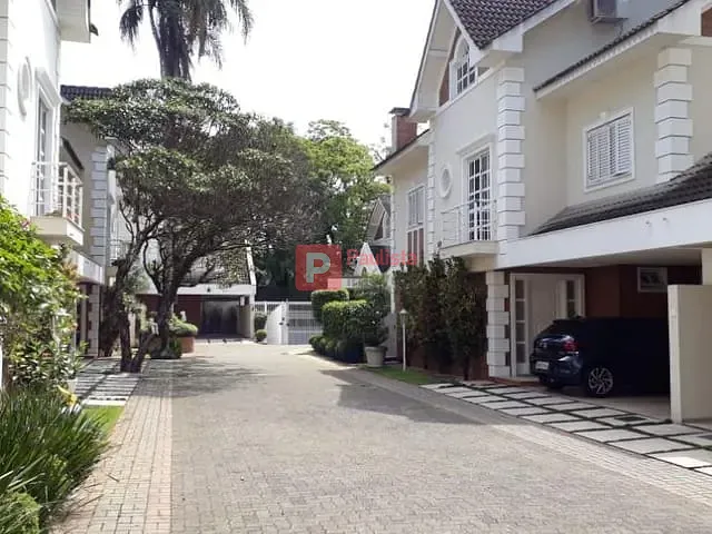 Sobrado com 300m² 4 quartos e 6 banheiros, à venda, no bairro Jardim Petrópolis em São Paulo