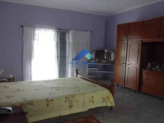 Sobrado com 250m² 4 quartos e 2 banheiros, à venda, no bairro Jardim Olímpia em São José dos Campos