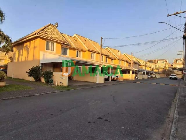 Sobrado 3 quartos e 3 banheiros, para alugar, no bairro GUABIROTUBA em Curitiba