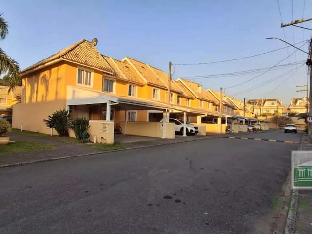 Sobrado 3 quartos e 3 banheiros, para alugar, no bairro GUABIROTUBA em Curitiba