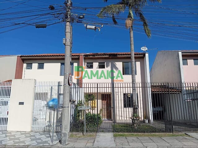 Sobrado 3 quartos e 2 banheiros, à venda, no bairro Cajuru em Curitiba