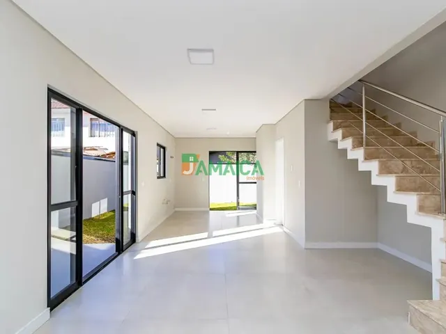 Sobrado 3 quartos e 3 banheiros, à venda, no bairro Cajuru em Curitiba