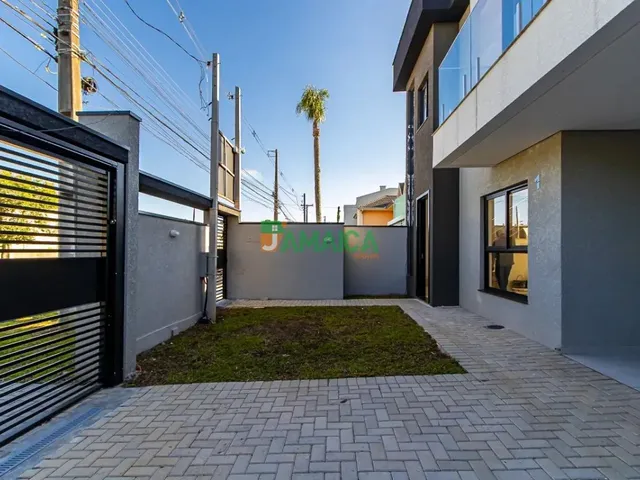 Sobrado 3 quartos e 3 banheiros, à venda, no bairro Cajuru em Curitiba