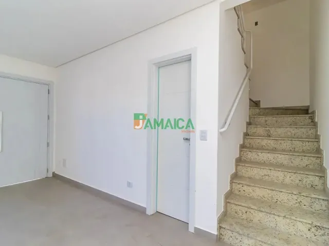 Sobrado 3 quartos e 3 banheiros, à venda, no bairro Uberaba em Curitiba