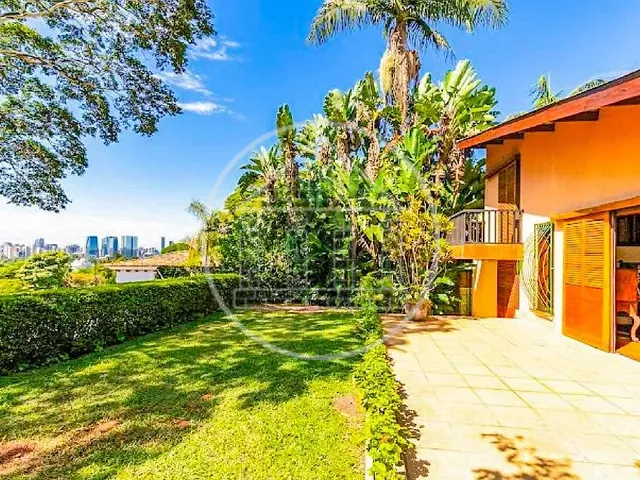 Sobrado com 656m² 3 quartos e 3 banheiros, à venda, no bairro Jardim Everest em São Paulo