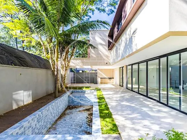 Sobrado com 531m² 4 quartos e 5 banheiros, à venda, no bairro Jardim Cordeiro em São Paulo
