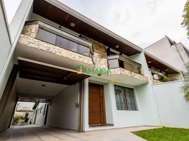 Sobrado 4 quartos e 4 banheiros, à venda, no bairro Uberaba em Curitiba