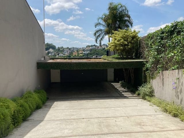 Sobrado com 1100m² 7 quartos e 5 banheiros, à venda, no bairro Caiapia em Cotia