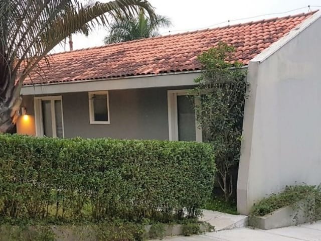 Sobrado com 1100m² 7 quartos e 5 banheiros, à venda, no bairro Caiapia em Cotia