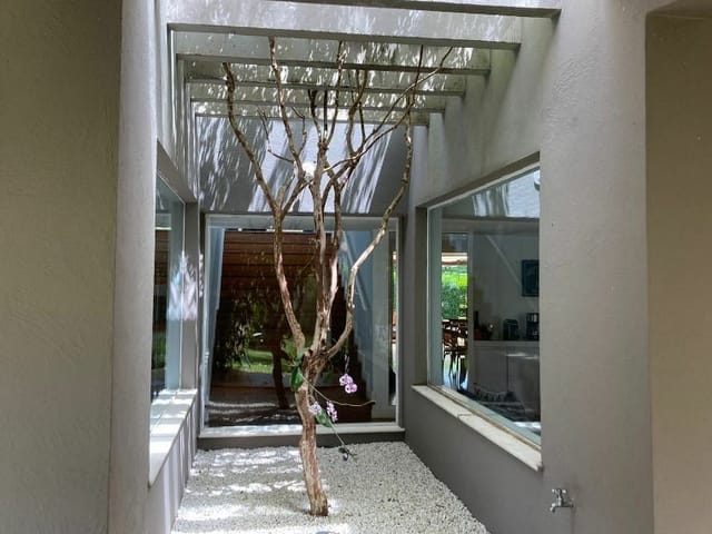 Sobrado com 1100m² 7 quartos e 5 banheiros, à venda, no bairro Caiapia em Cotia
