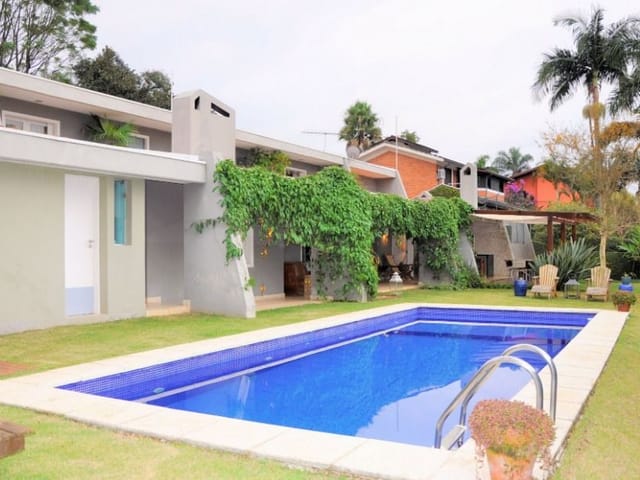 Sobrado com 1100m² 7 quartos e 5 banheiros, à venda, no bairro Caiapia em Cotia