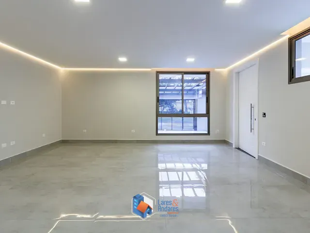 Sobrado com 544m² 4 quartos e 6 banheiros, à venda, no bairro Jardim Prudência em São Paulo