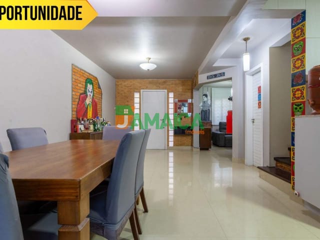 Sobrado 3 quartos e 3 banheiros, à venda, no bairro XAXIM em Curitiba