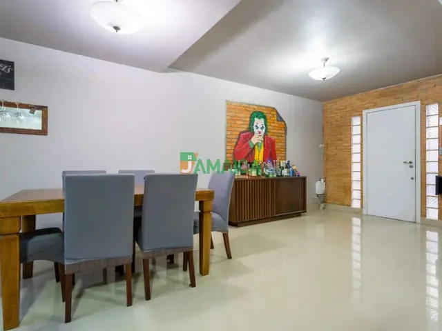Sobrado 3 quartos e 5 banheiros, à venda, no bairro XAXIM em Curitiba