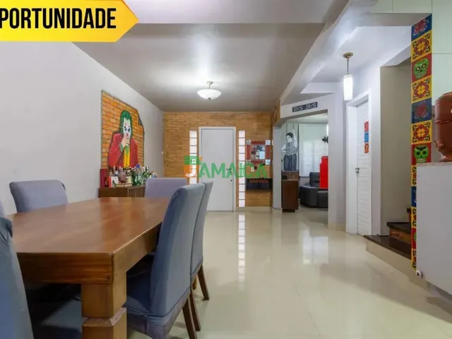 Sobrado 3 quartos e 5 banheiros, à venda, no bairro XAXIM em Curitiba
