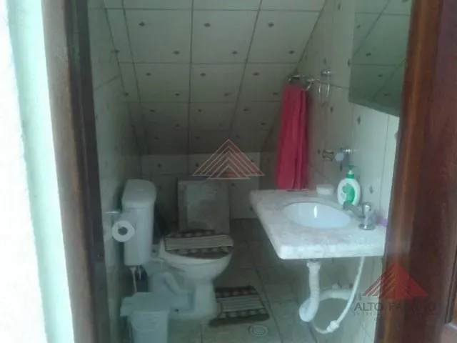 Sobrado 3 quartos e 2 banheiros, à venda, no bairro Jardim Sônia Maria em Mauá