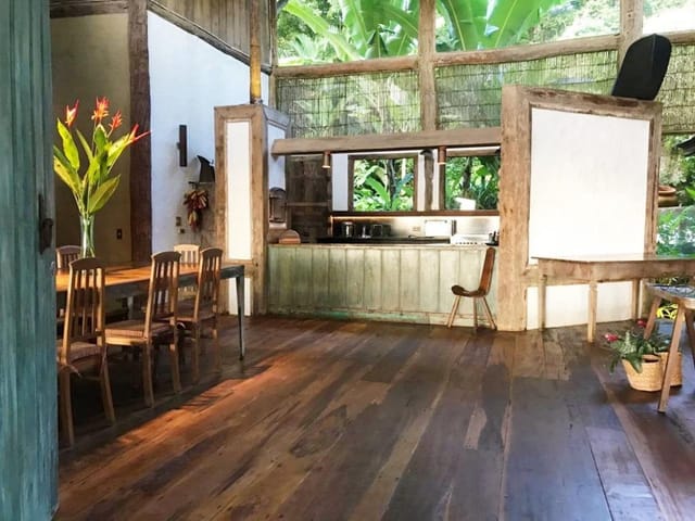 Sobrado com 8300m² 5 quartos e 7 banheiros, à venda, no bairro Flechas em Ilhabela
