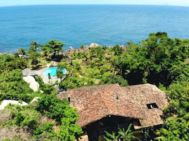 Sobrado com 8300m² 5 quartos e 7 banheiros, à venda, no bairro Flechas em Ilhabela