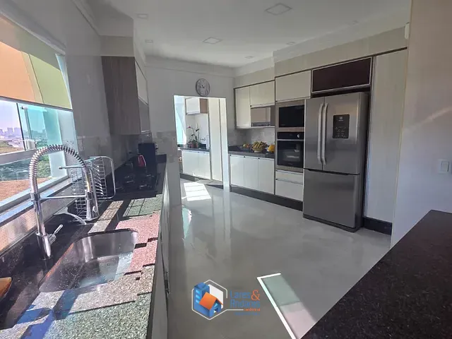 Sobrado com 345m² 4 quartos e 6 banheiros, à venda, no bairro Vila Nivi em São Paulo