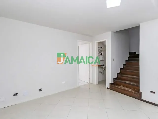 Sobrado com 143m², para alugar, no bairro Jardim das Américas em Curitiba