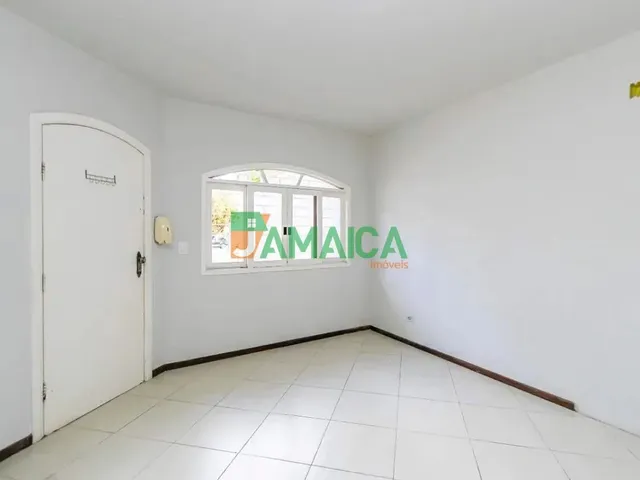 Sobrado com 143m², para alugar, no bairro Jardim das Américas em Curitiba