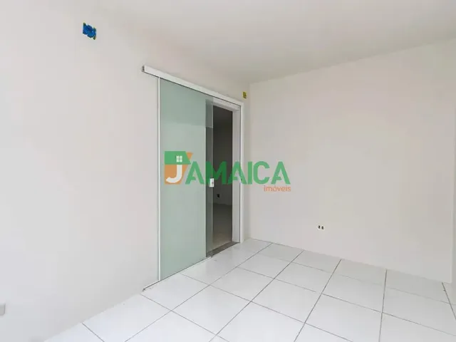 Sobrado com 143m², para alugar, no bairro Jardim das Américas em Curitiba
